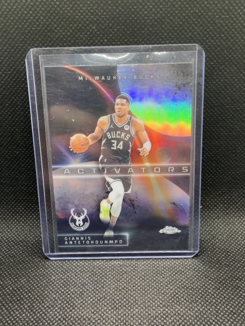 Giannis Antetokounmpo Activators Refractor Topps Chrome 2025 Bucks